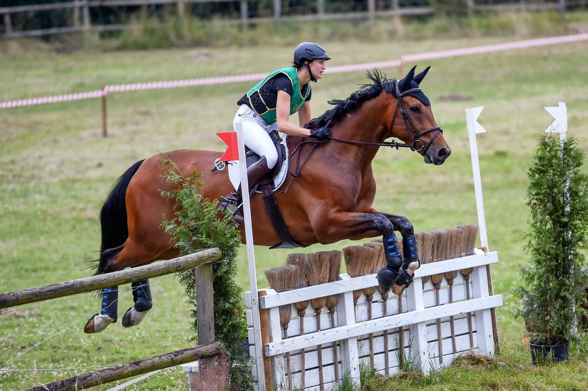 Sina Woller bei Vielseitigkeitsprüfung Geländeritt Kreismeisterin